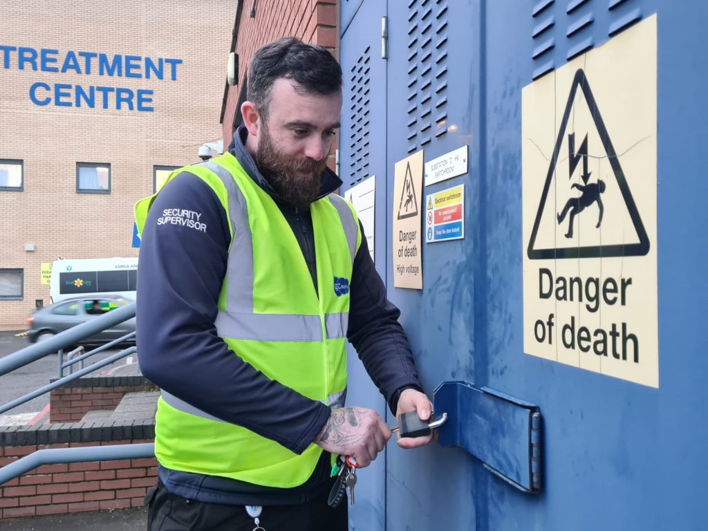 Key holding security officer